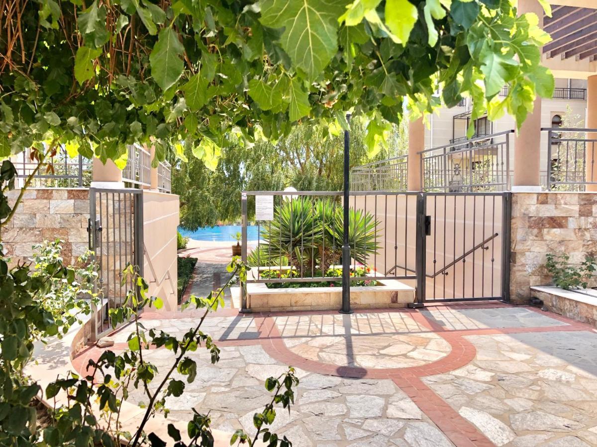 Sorrento - Menada Apartments Свети-Влас Экстерьер фото